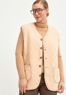 Жилет из экомеха на пуговицах