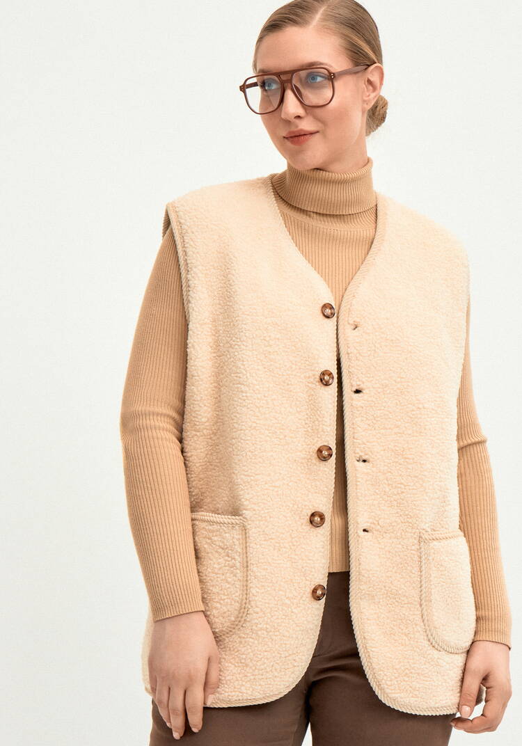 Жилет из экомеха на пуговицах шир.  750, рис. 10