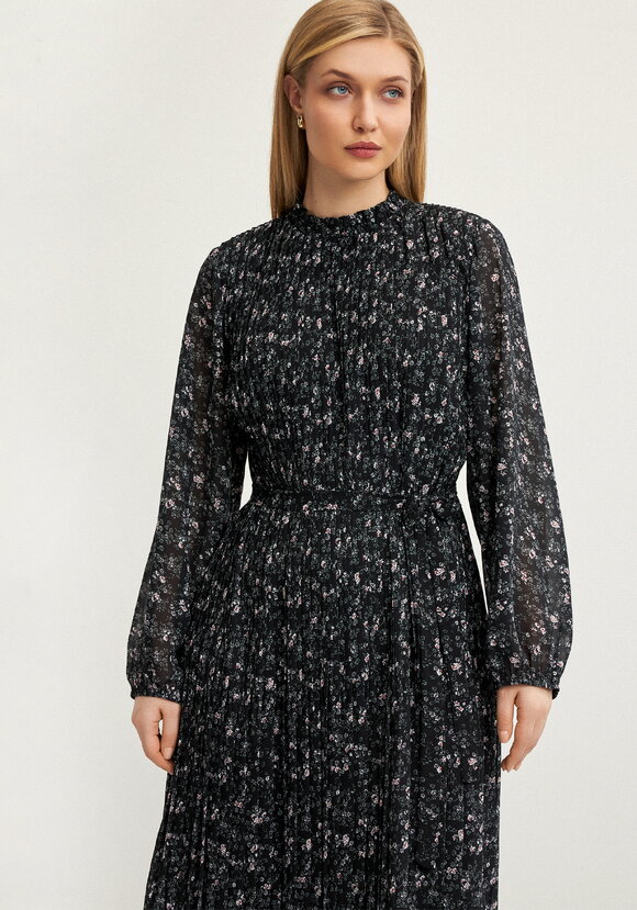 Платье гофре с рюшей по горловине шир.  580, рис. 2