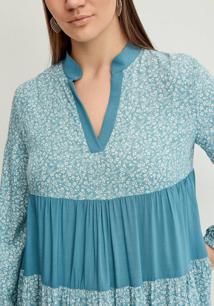 Платье с ярусами и V-образным вырезом шир.  750, рис. 21