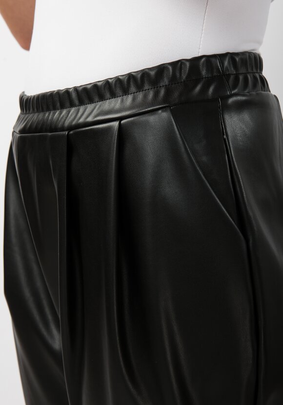 Брюки-бананы из экокожи шир.  580, рис. 5