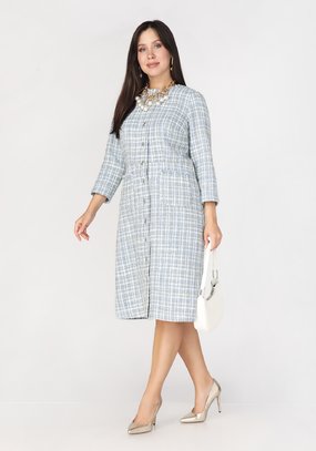 Платье на пуговицах полуприталенное