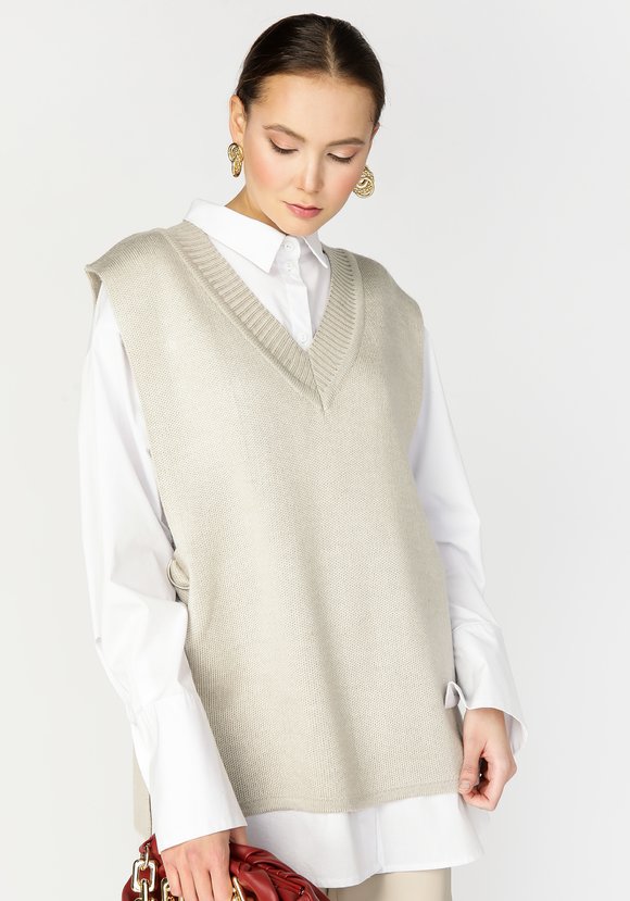 Жилет женский с боковыми хлястиками шир.  580, рис. 7