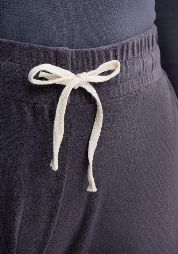 Брюки велюровые прямые на резинке по поясу шир.  580, рис. 36