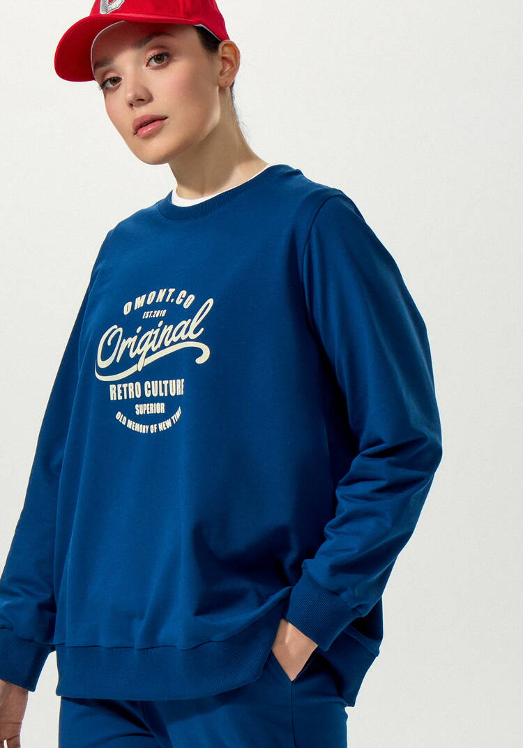 Костюм из брюк и свитшота с принтом на  груди шир.  750, рис. 10