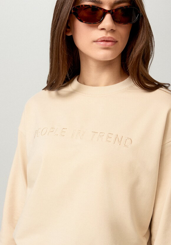 Свитшот с леттерингом на груди шир.  580, рис. 21