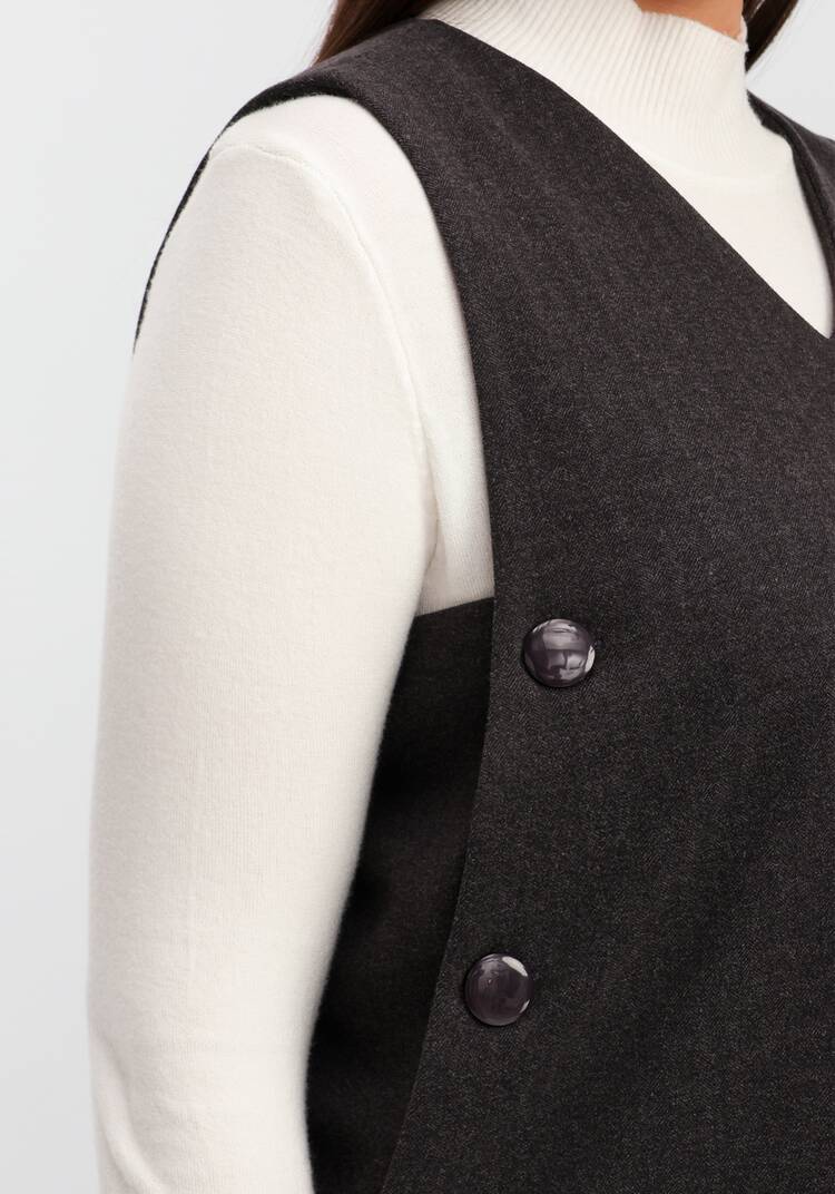 Жилет А-силуэта с дизайнерской застёжкой шир.  750, рис. 23