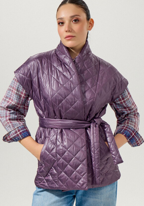 Жилет со спущенным плечом и высоким воротом шир.  580, рис. 6