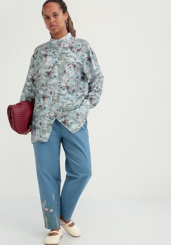 Блуза оригинального кроя с воротом стойка шир.  580, рис. 11