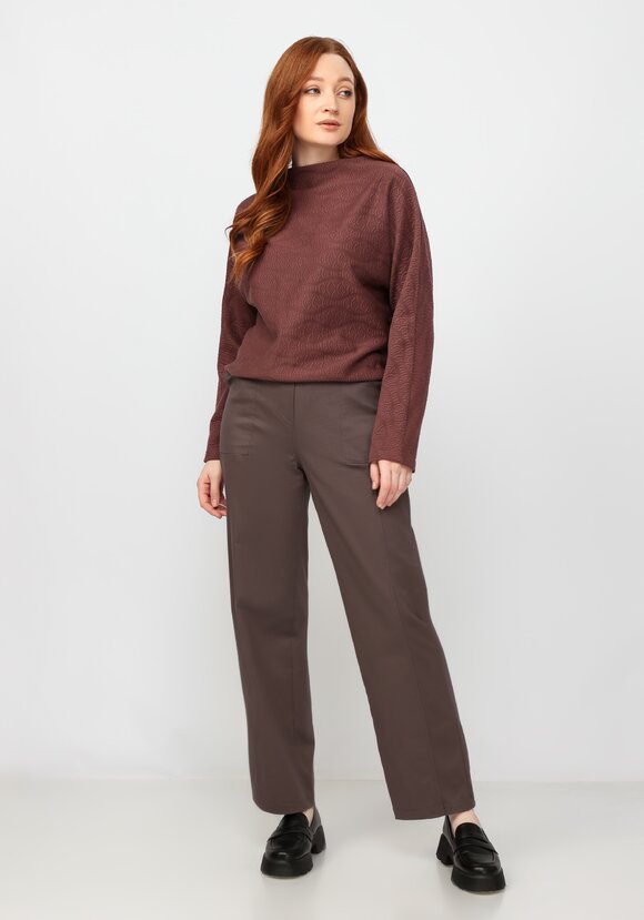 Брюки прямые с рельефами и отстрочками шир.  580, рис. 8