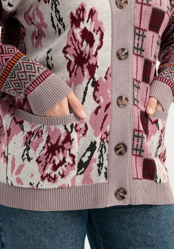 Кардиган жаккардовый с рисунком на пуговицах шир.  580, рис. 6