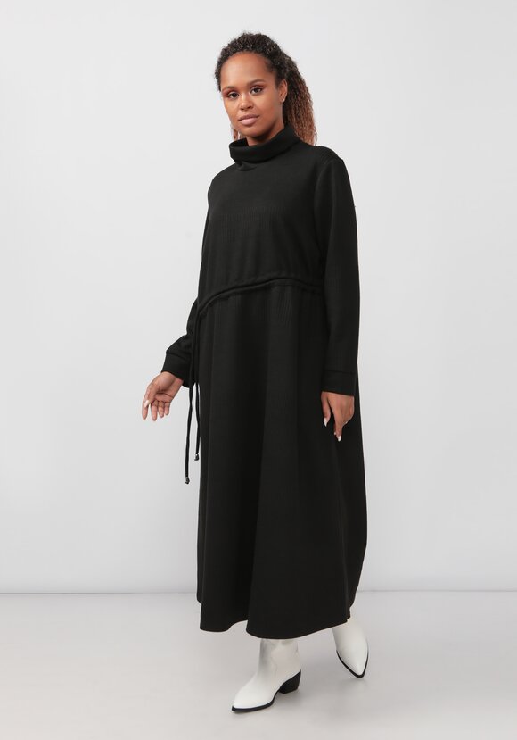 Платье из трикотажной ткани с кулиской шир.  580, рис. 23