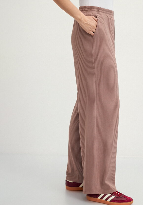 Брюки свободного кроя в рубчик шир.  580, рис. 40