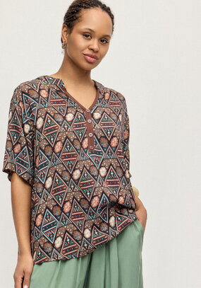 Блуза из штапеля с этническим рисунком
