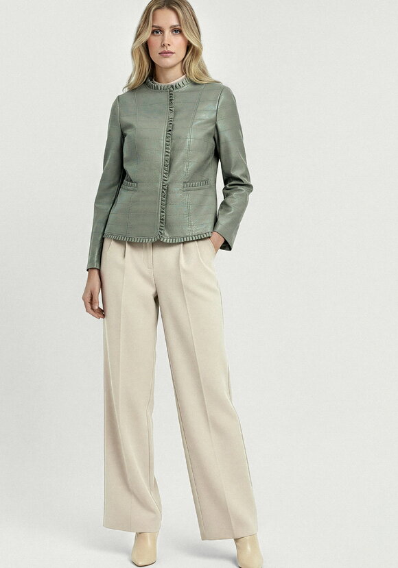 Куртка из экокожи с рюшей шир.  580, рис. 9