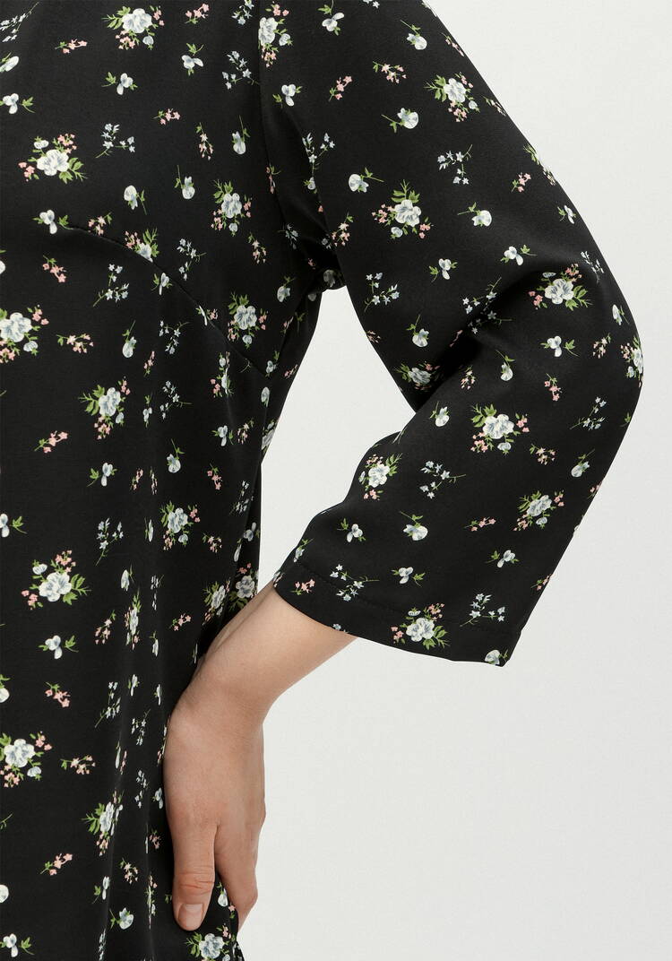 Блуза на пуговицах и разрезами по бокам шир.  750, рис. 23