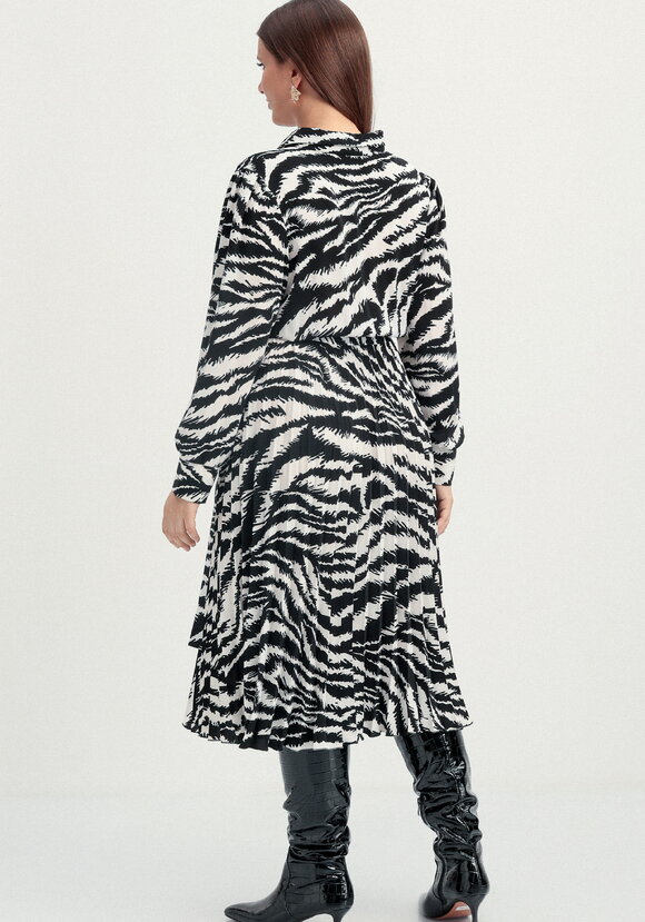 Платье с плиссированной юбкой шир.  580, рис. 9