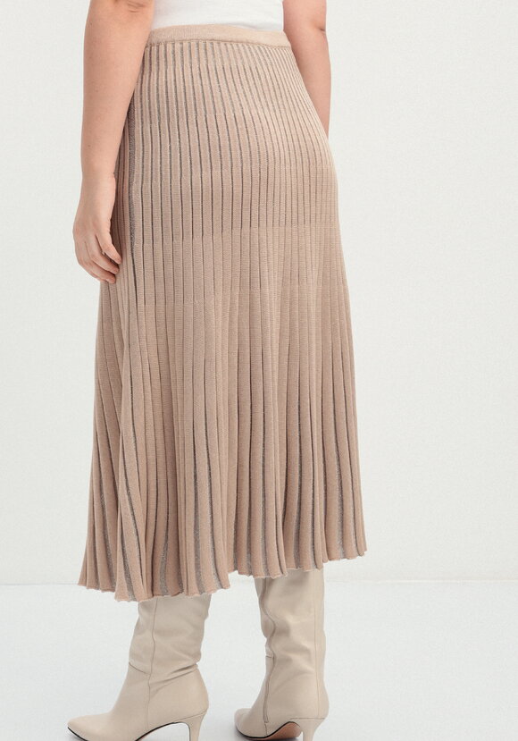 Юбка фактурная в вертикальную полоску шир.  580, рис. 13