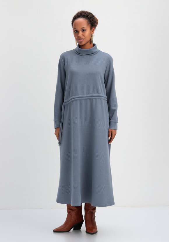 Платье из трикотажной ткани с кулиской шир.  580, рис. 27