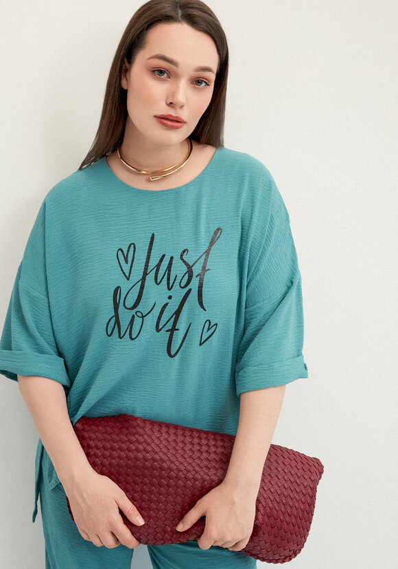 Костюм брючный с лаконичным принтом шир.  580, рис. 12