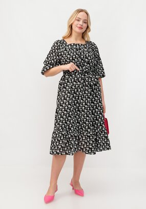 Платье с имитацией вышивки