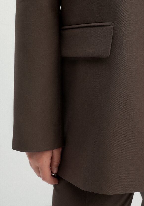 Пиджак с разрезом по спинке шир.  580, рис. 25