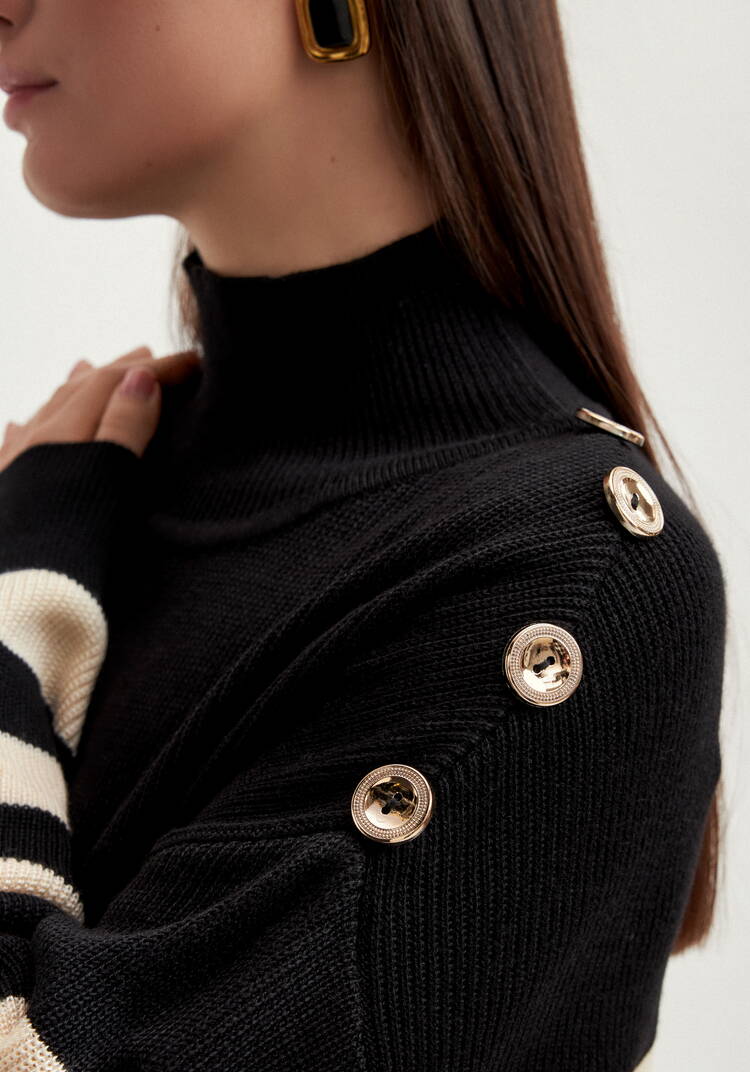 Джемпер с декоративными пуговицами в полоску шир.  750, рис. 21