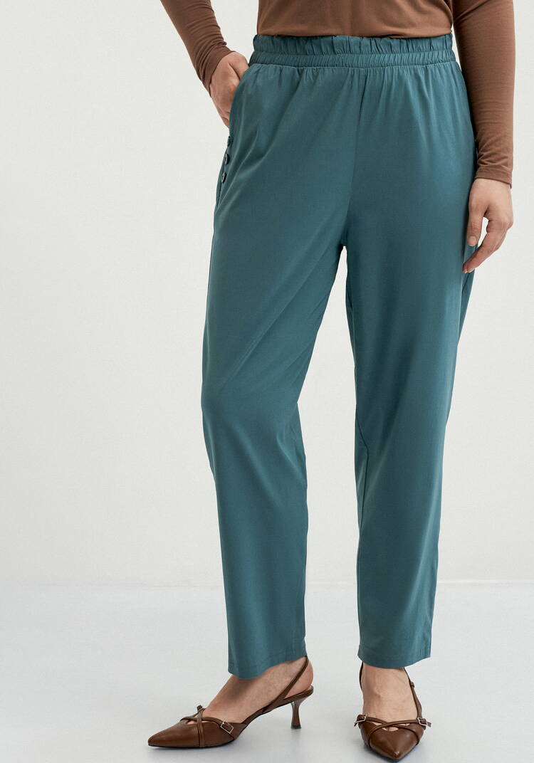 Брюки зауженные с декором из пуговиц шир.  750, рис. 4