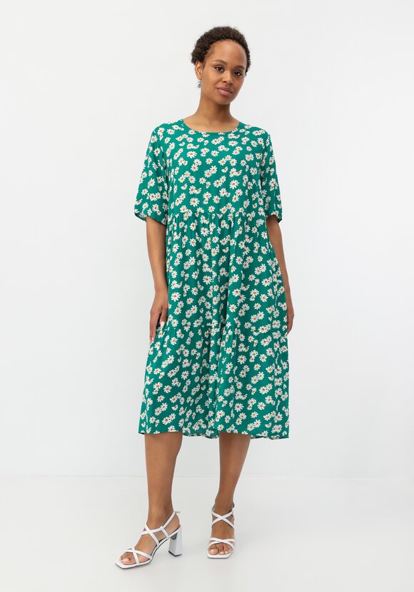 Платье с отрезной талией и коротким рукавом шир.  580, рис. 31