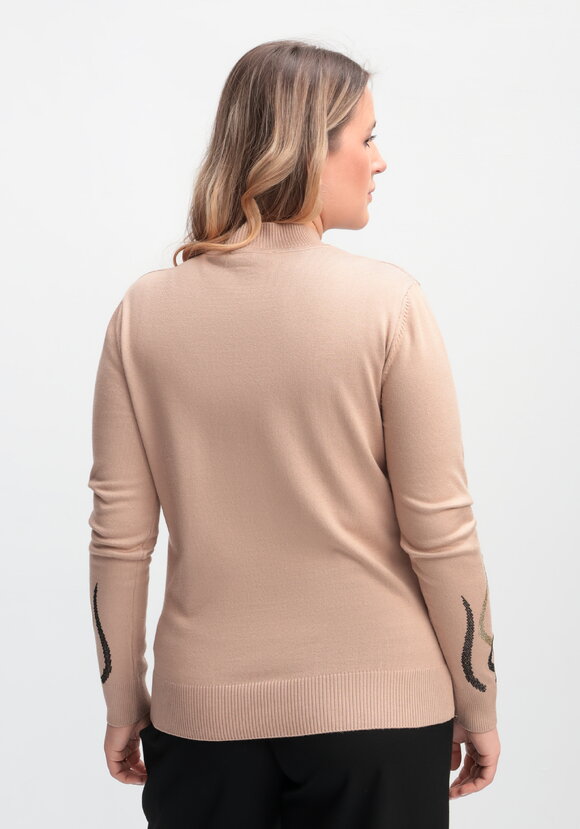 Джемпер с абстракцией на рукавах и полочке шир.  580, рис. 8