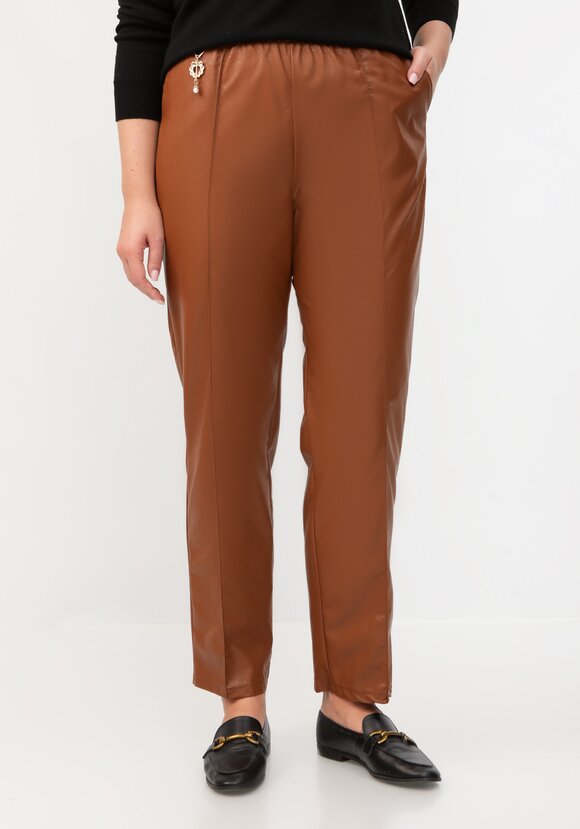 Брюки из экокожи со стрелками шир.  580, рис. 21