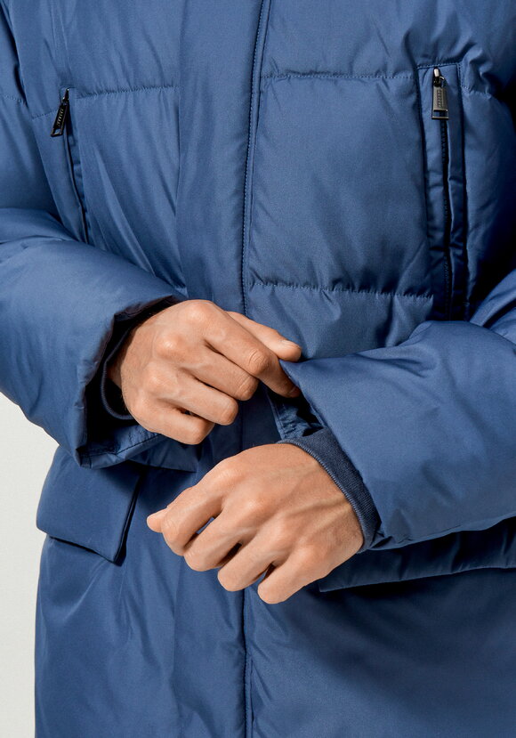 Пуховик стеганый с капюшоном и карманами шир.  580, рис. 17