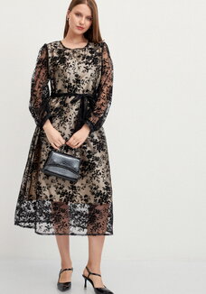 Платье из бархата свободного кроя