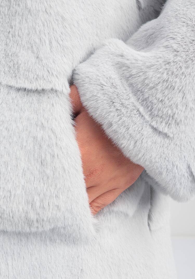 Шуба фактурная с капюшоном и брошью шир.  750, рис. 25