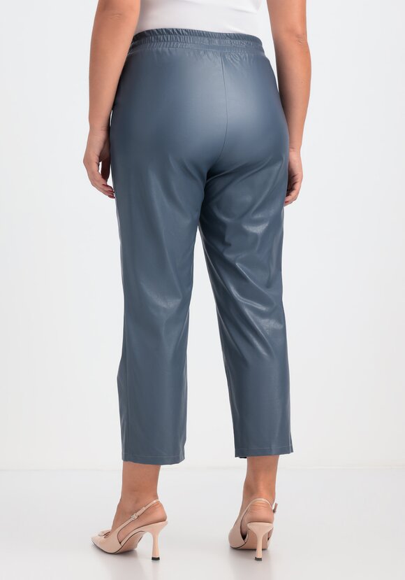 Брюки из экокожи длиной 7/8 шир.  580, рис. 12