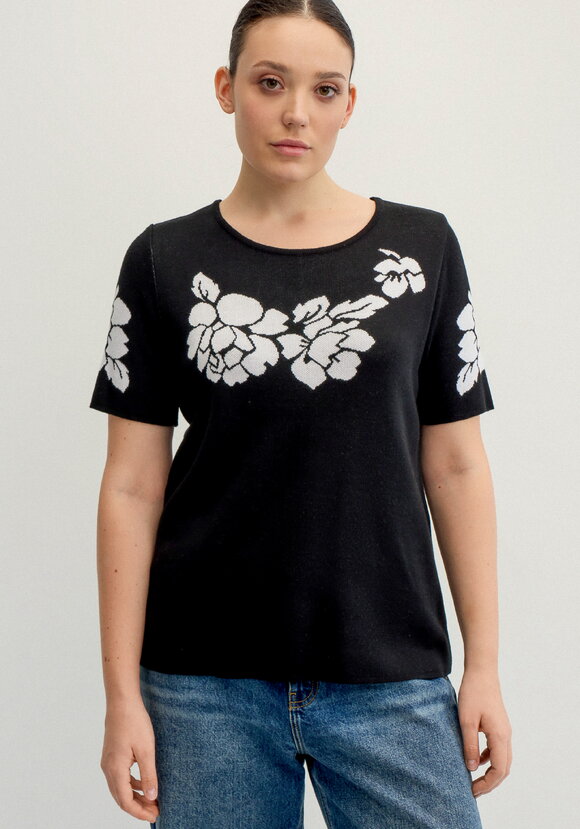 Джемпер с цветами по полочке и рукавам шир.  580, рис. 6