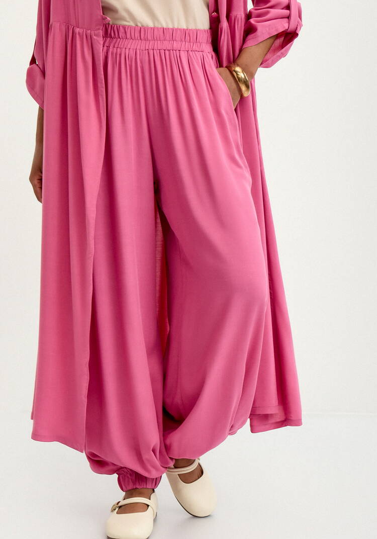 Брюки широкие с карманами на резинке по низу шир.  750, рис. 26