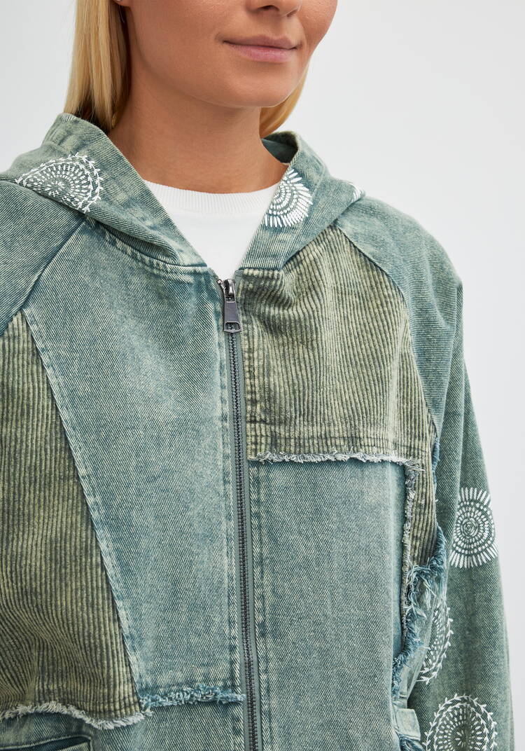 Куртка джинсовая с нашивками Ванесса шир.  750, рис. 20