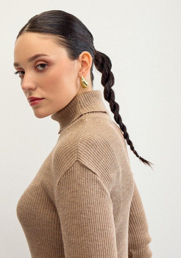 Водолазка в рубчик с высокой горловиной шир.  580, рис. 27