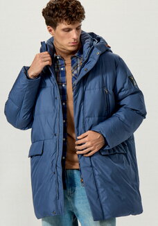 Пуховик стеганый с капюшоном и карманами