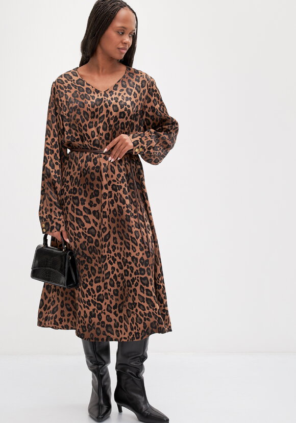 Платье Наталья шир.  580, рис. 1