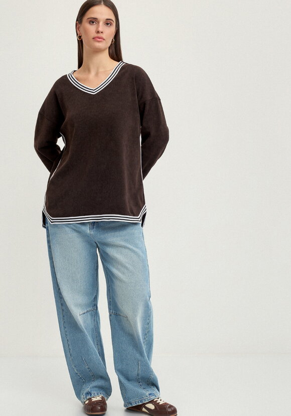 Джемпер с V-образным вырезом горловины шир.  580, рис. 8