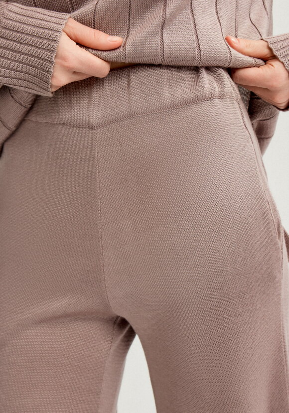 Костюм фактурной вязки шир.  580, рис. 17