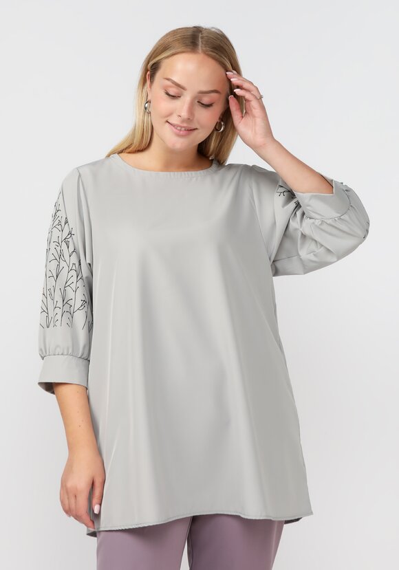 Блуза с оригинальным принтом на рукавах шир.  580, рис. 1