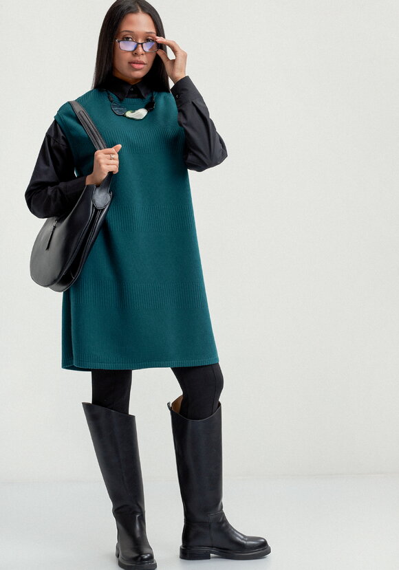 Жилет из трикотажа с фактурным рисунком шир.  580, рис. 10