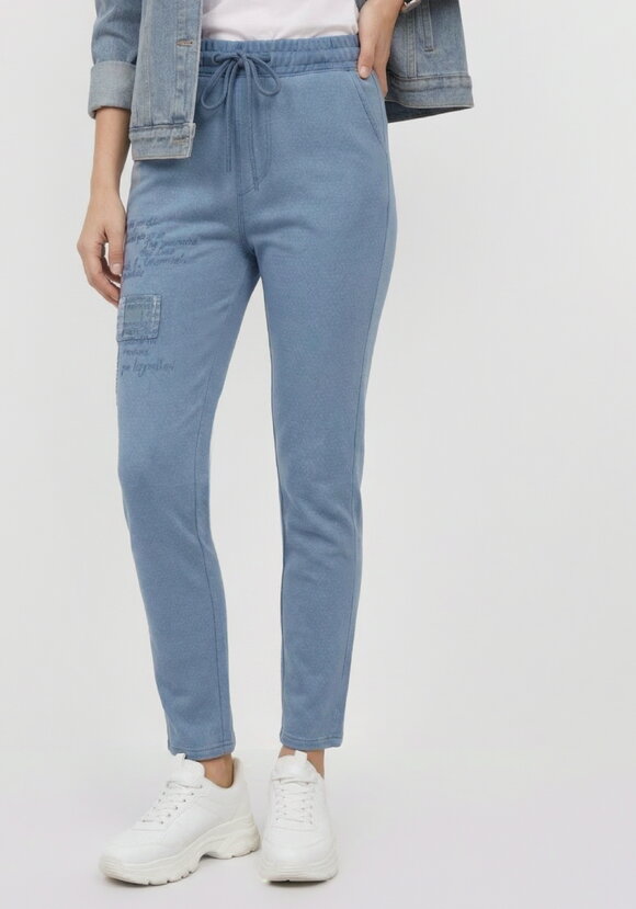 Джинсы с нашивкой шир.  580, рис. 2