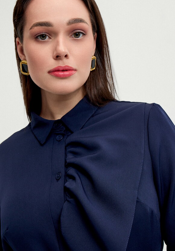 Платье с декоративной сборкой на пуговицах шир.  580, рис. 5