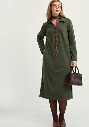 Платье с разрезами по бокам и карманами