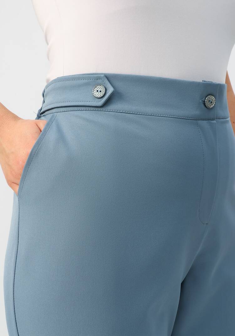 Брюки с декоративными хлястиками шир.  750, рис. 18