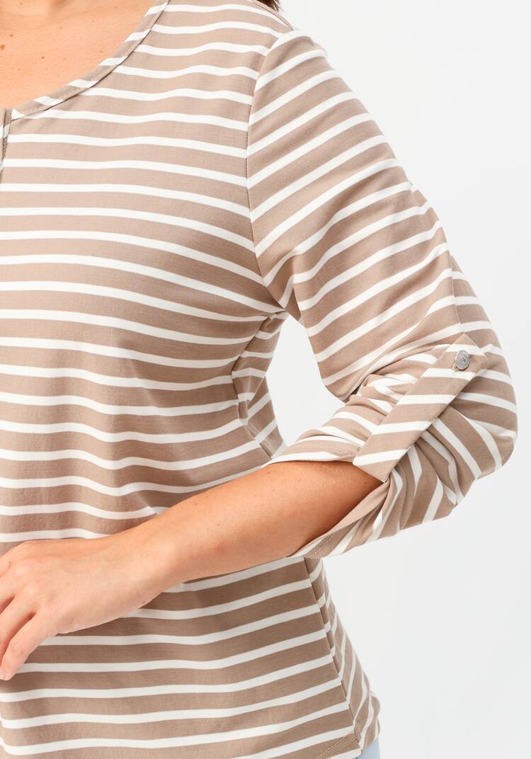 Лонгслив в полоску с патами на рукавах шир.  750, рис. 23